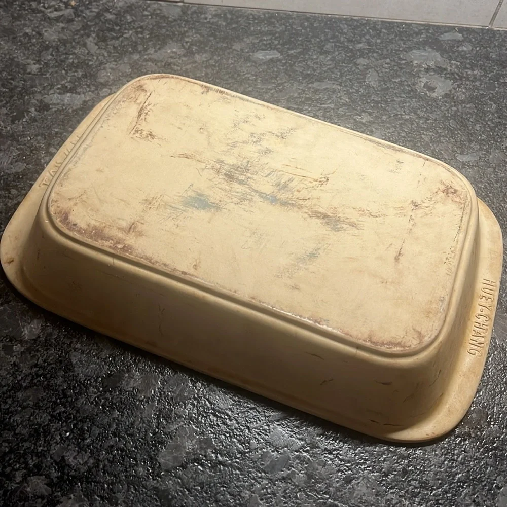 14x9 rectangle stoneware baker. HUEY-CHANG. Pre seasoned. Very good condition